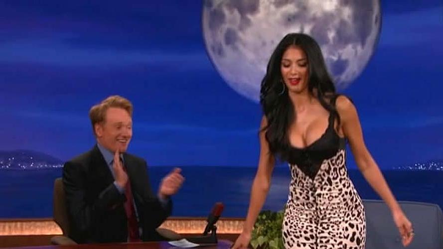 16P Nicole Scherzinger exposing her very sexy and massive cleavage