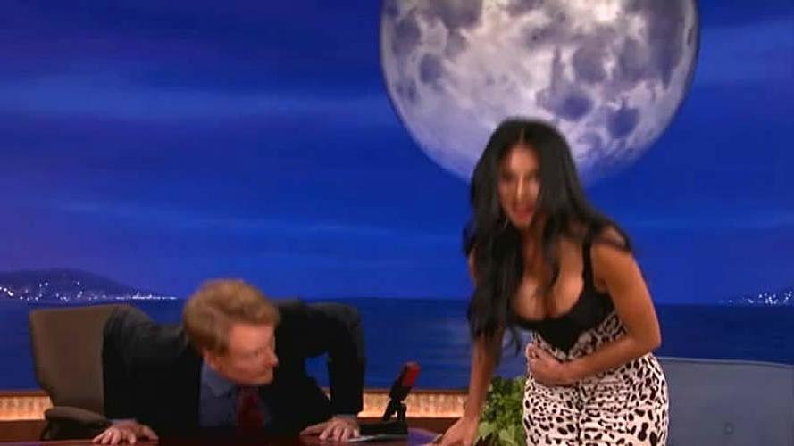 16P Nicole Scherzinger exposing her very sexy and massive cleavage