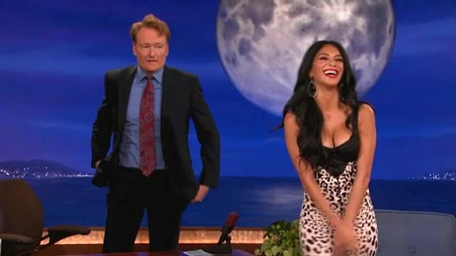16P Nicole Scherzinger exposing her very sexy and massive cleavage