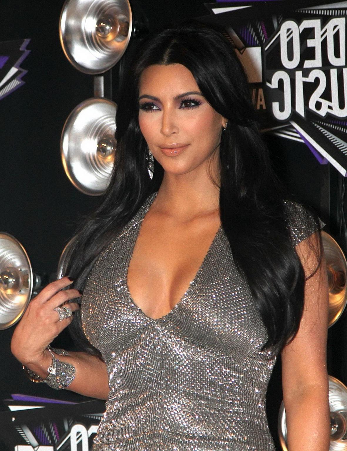 16P Kim Kardashian shows cleavage  booty wearing tight maxi dress at the 2011 MTV Vi