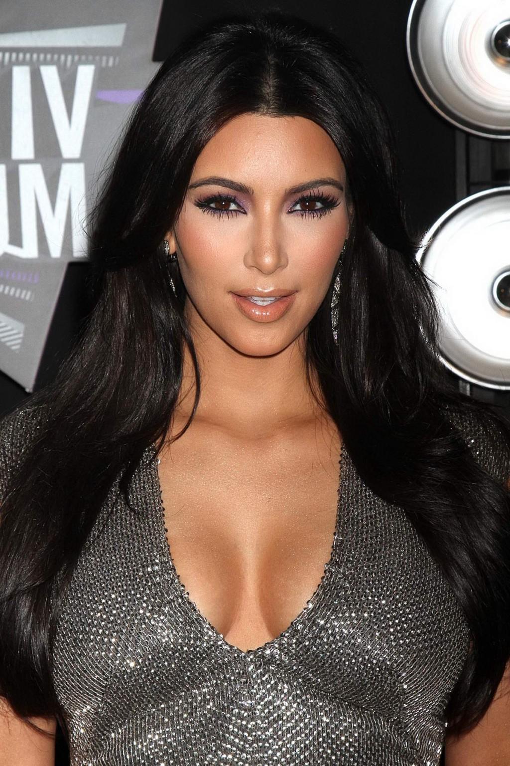 16P Kim Kardashian shows cleavage  booty wearing tight maxi dress at the 2011 MTV Vi