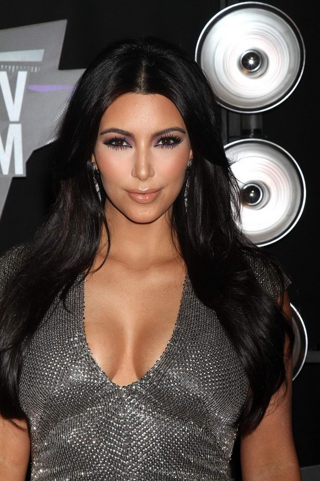 16P Kim Kardashian shows cleavage  booty wearing tight maxi dress at the 2011 MTV Vi