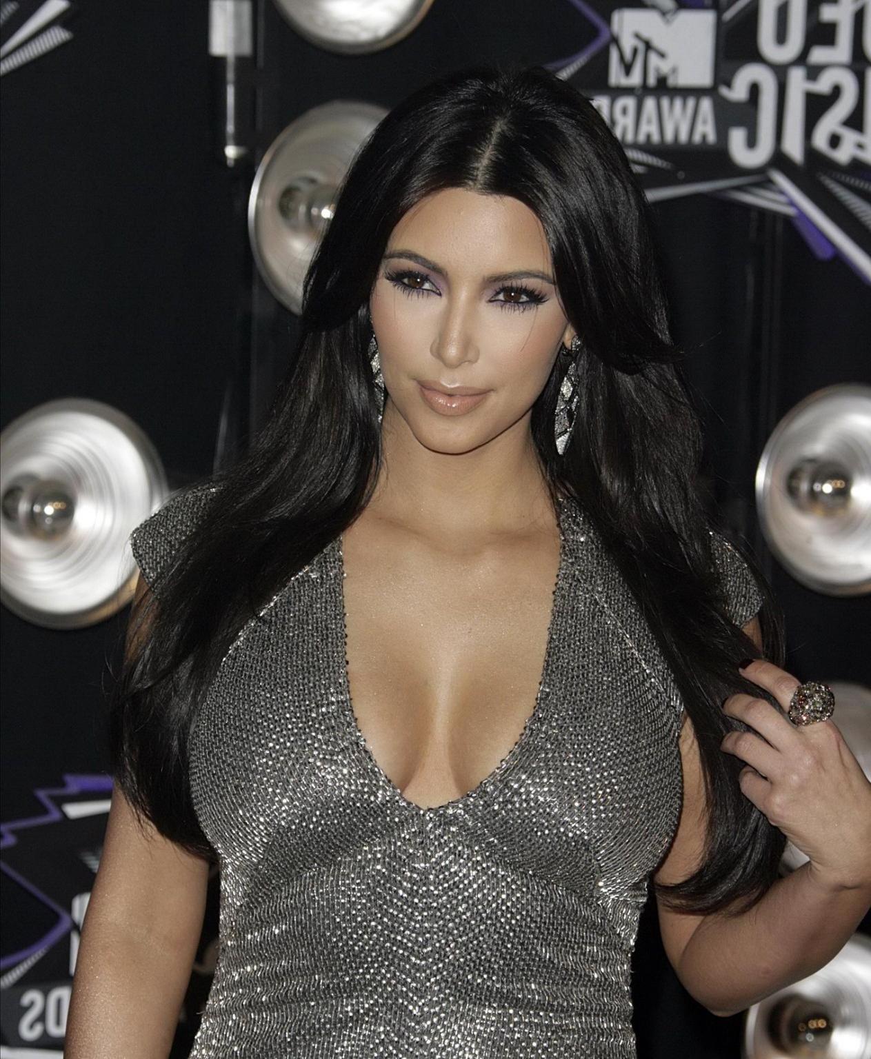 16P Kim Kardashian shows cleavage  booty wearing tight maxi dress at the 2011 MTV Vi