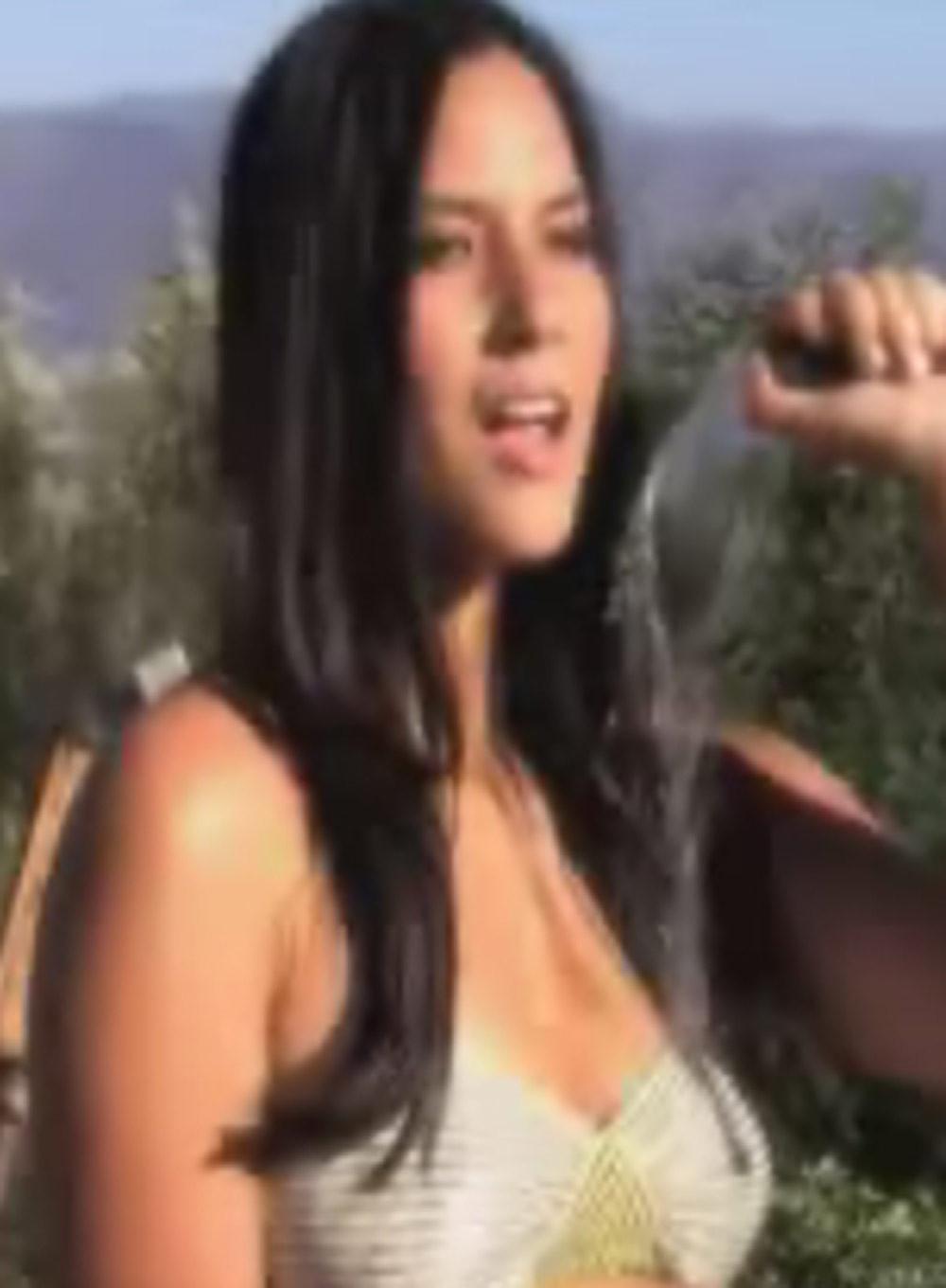 15P Olivia Munn smoking hot cleavage in bikini