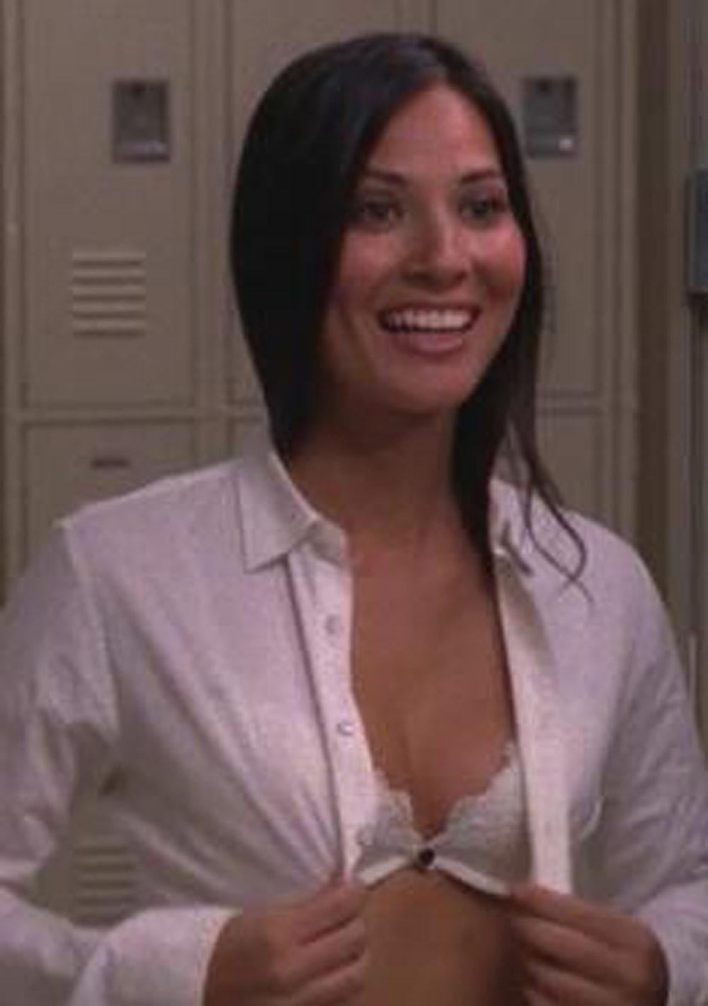 15P Olivia Munn smoking hot cleavage in bikini