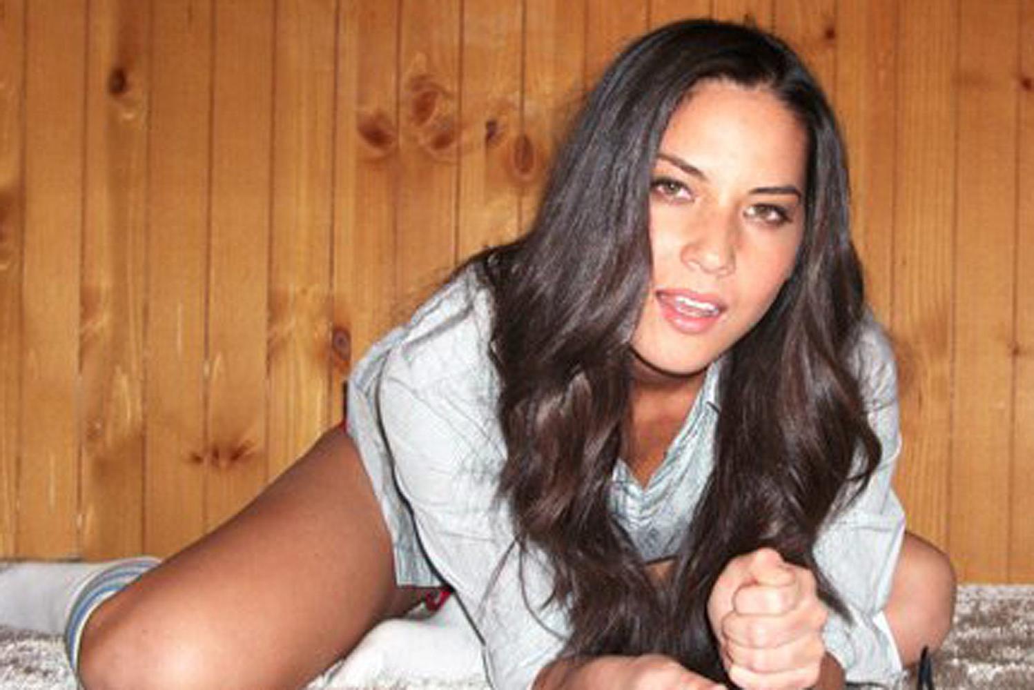 15P Olivia Munn smoking hot cleavage in bikini