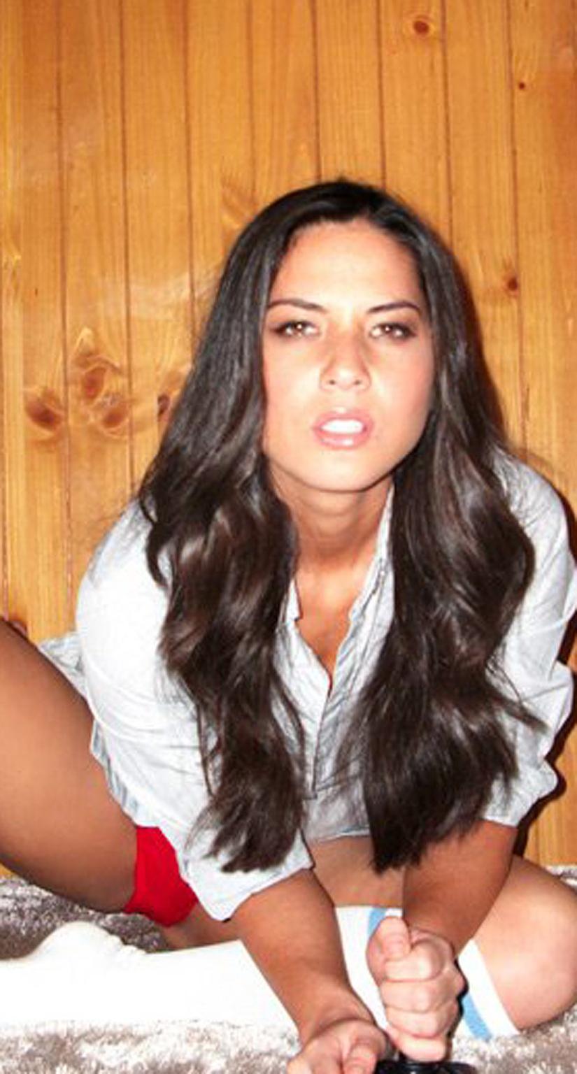 15P Olivia Munn smoking hot cleavage in bikini