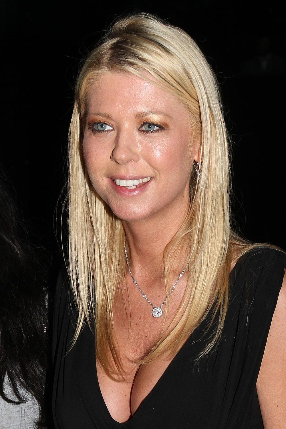 15P Tara Reid nice cleavage in decent black dress