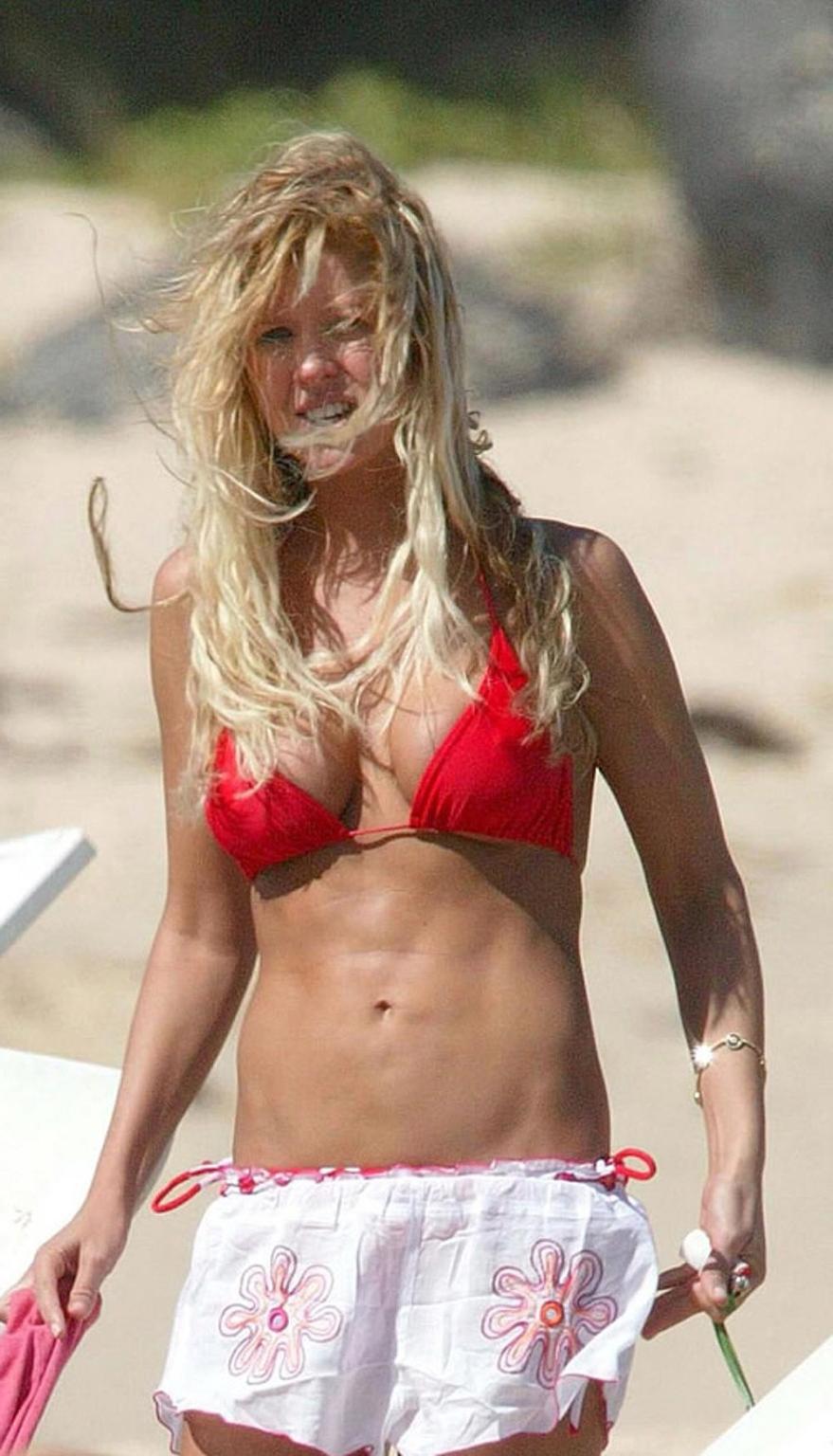 15P Tara Reid nice cleavage in decent black dress