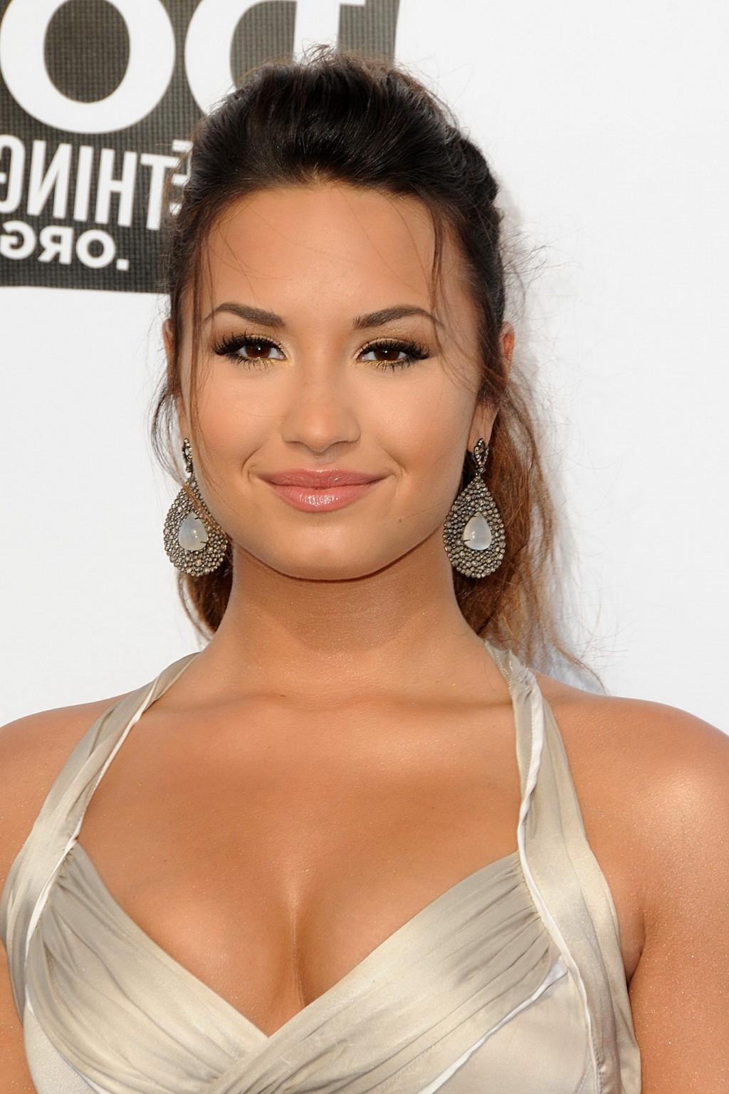16P Demi Lovato showing huge cleavage at 2011 Do Something Awards in Hollywood