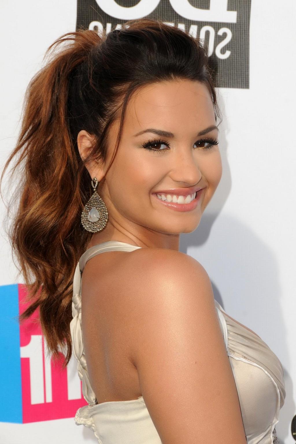 16P Demi Lovato showing huge cleavage at 2011 Do Something Awards in Hollywood