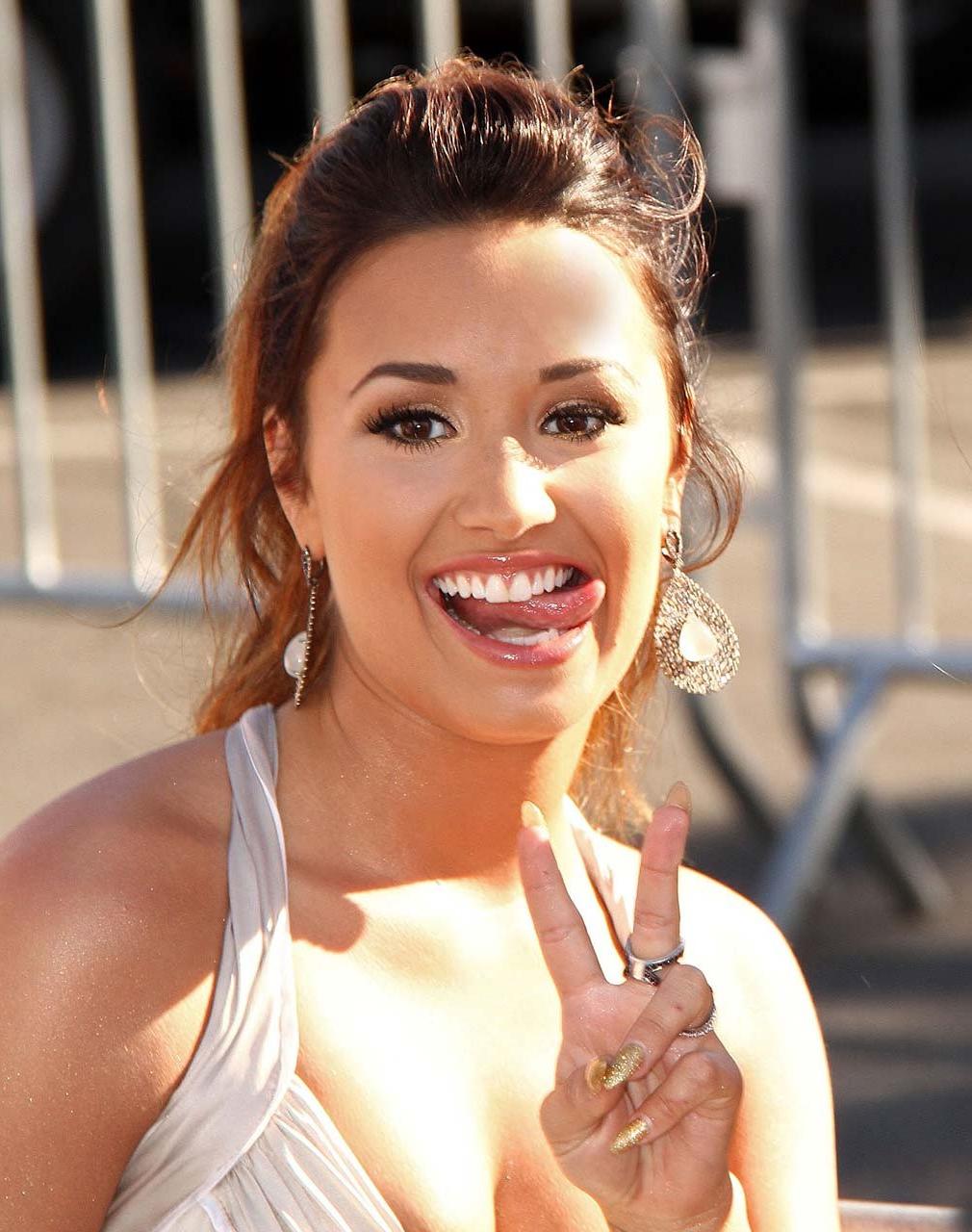 16P Demi Lovato exposing her sexy body and fucking huge cleavage