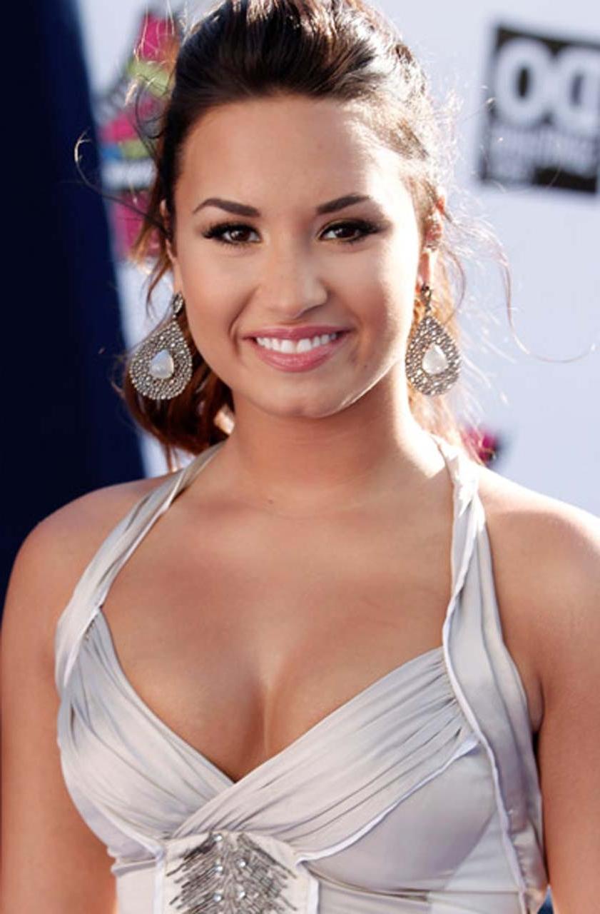 16P Demi Lovato exposing her sexy body and fucking huge cleavage
