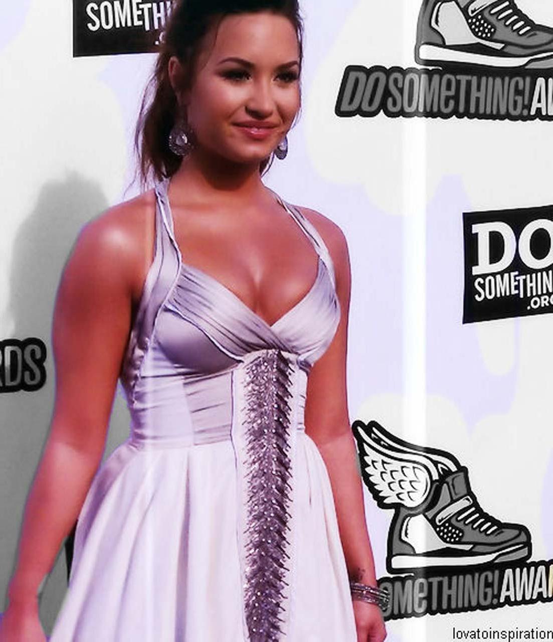 16P Demi Lovato exposing her sexy body and fucking huge cleavage