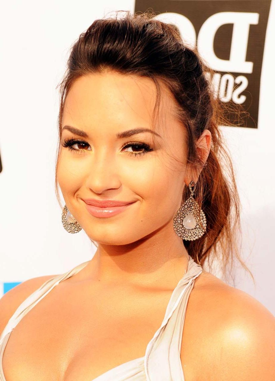 16P Demi Lovato exposing her sexy body and fucking huge cleavage