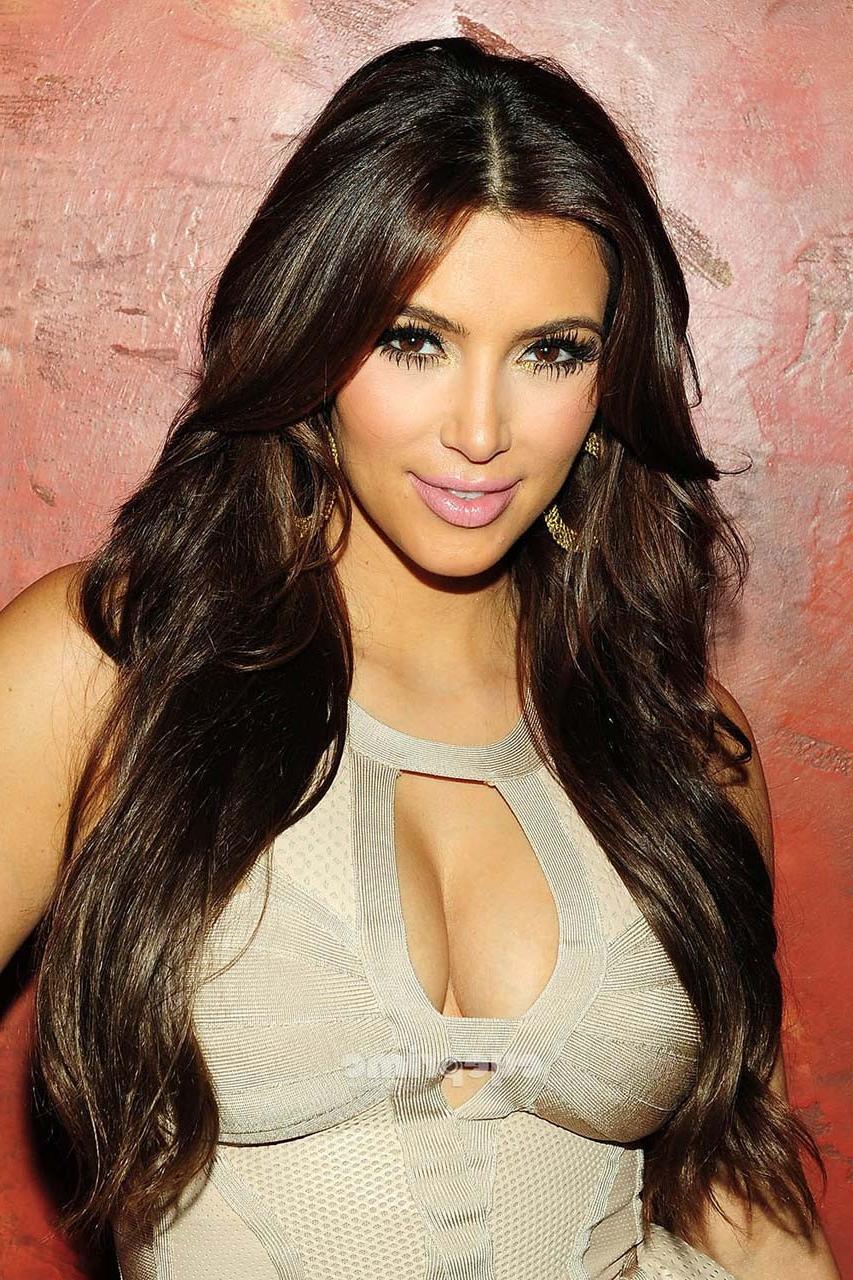 16P Kim Kardashian exposing sexy body and fucking huge cleavage