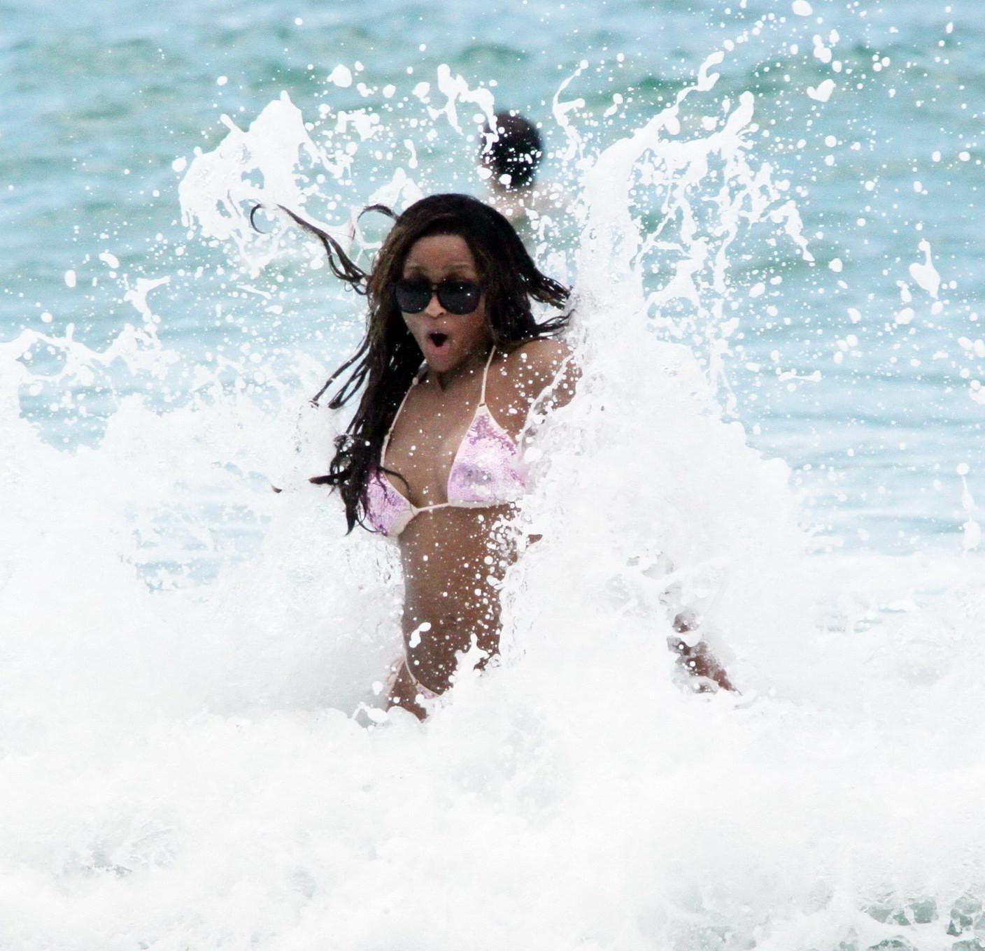 16P Ciara areola slip wearing bikini on Miami Beach