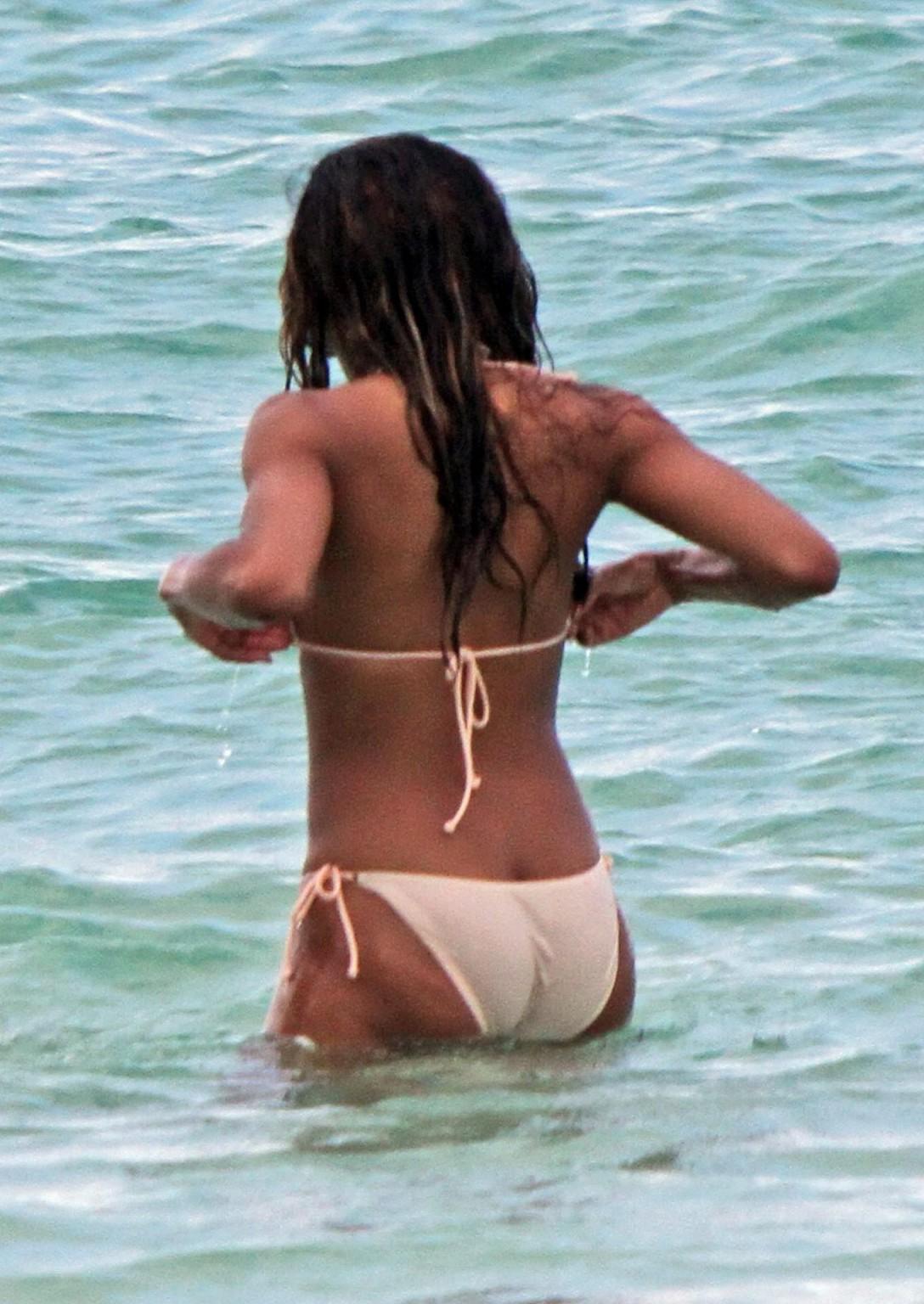 16P Ciara areola slip wearing bikini on Miami Beach
