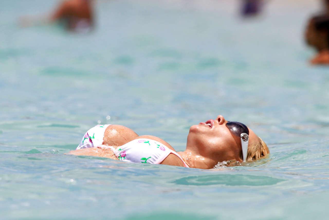 16P Nicole Coco Austin nipple slip and showing her big ass in tiny thong on beach