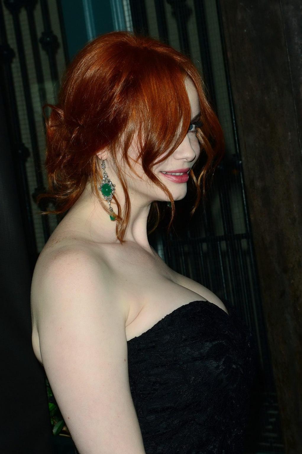 16P Christina Hendricks showing enormous cleavage at Johnnie Walker Fathers Day Gift