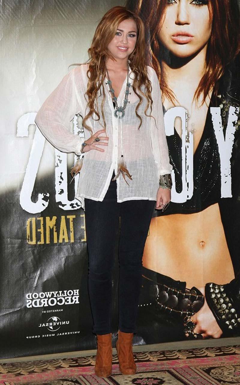 16P Miley Cyrus posing and showing sexy legs and nice tits in underwear