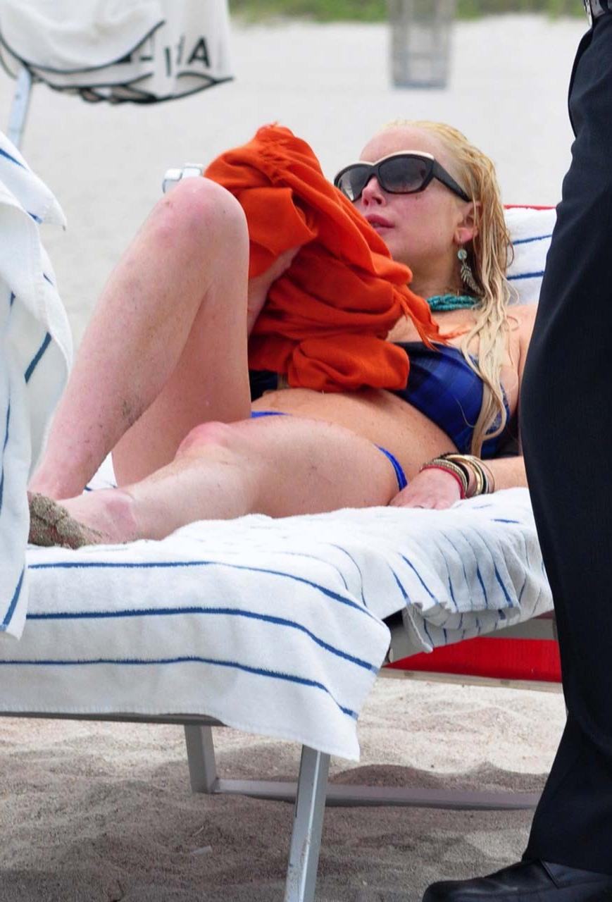 15P Lindsay Lohan sexy and hot bikini and boob slip paparazzi photos