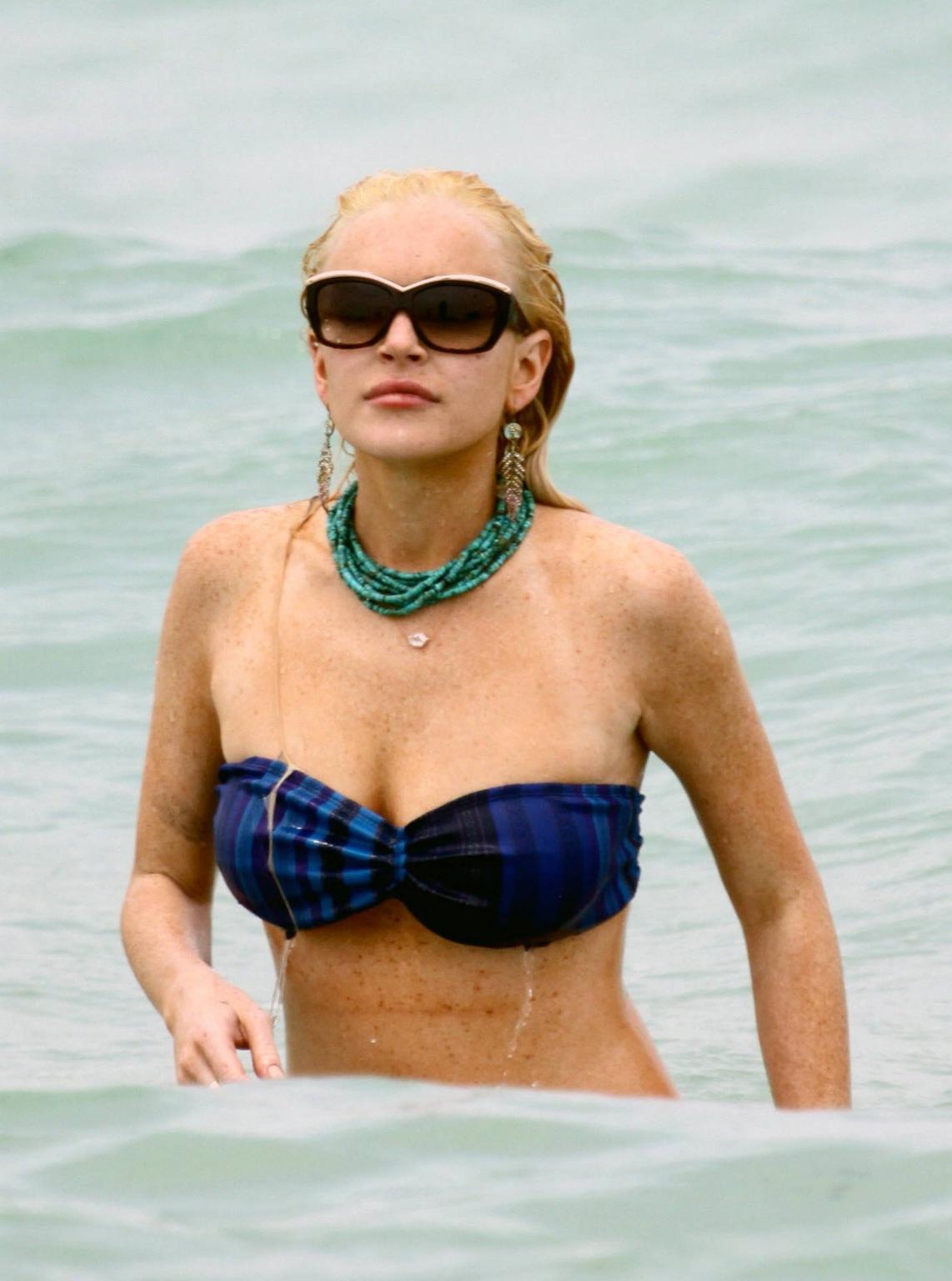 16P Lindsay Lohan boob slip on the beach in Miami