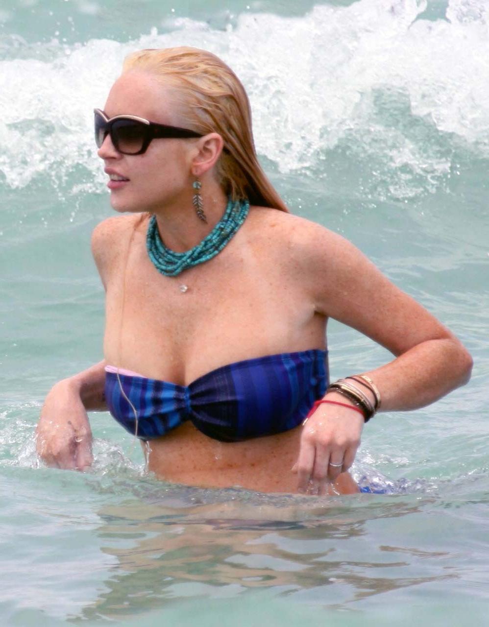16P Lindsay Lohan tits slip from bikini on beach oops paparazzi pictures