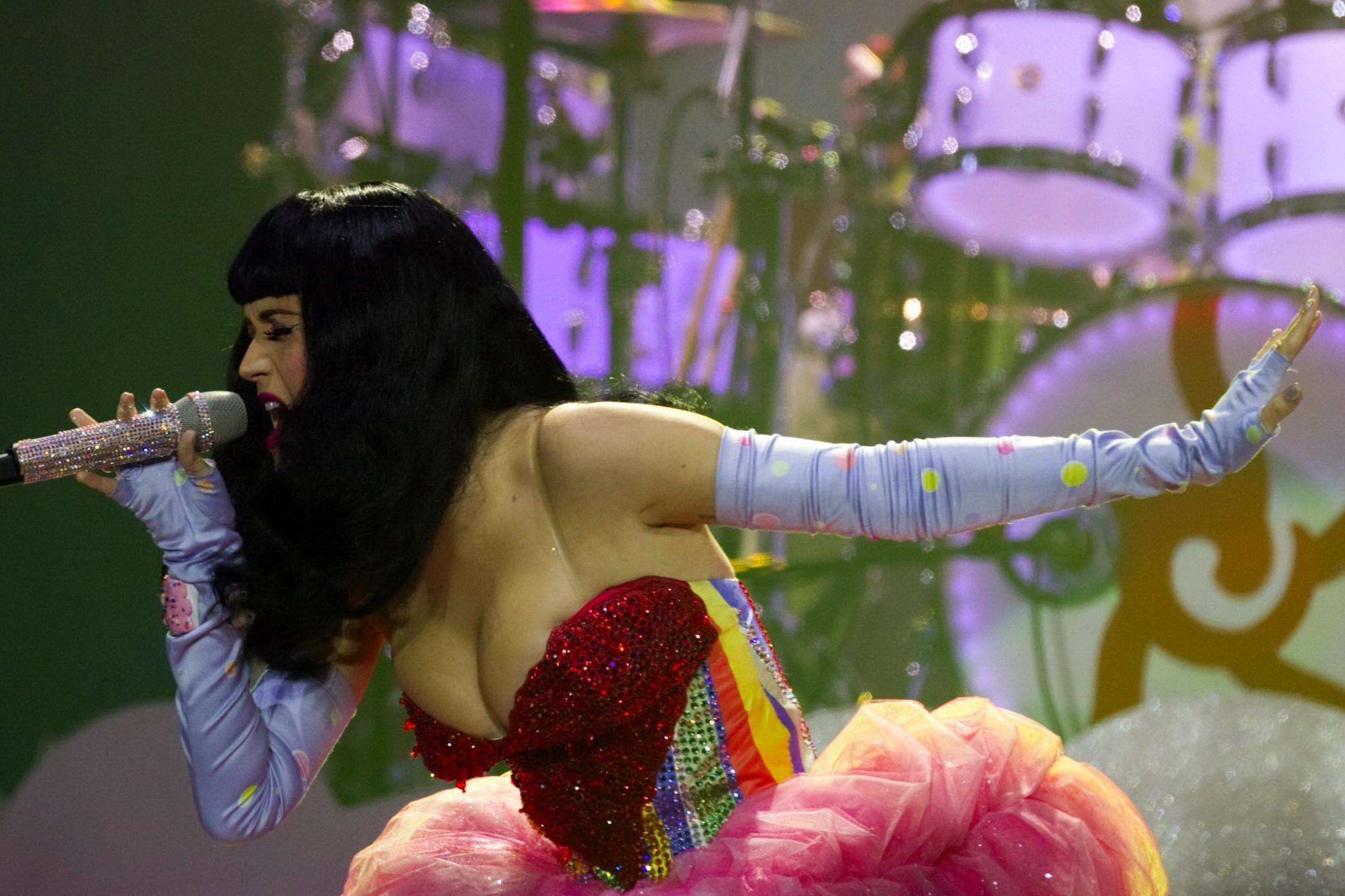 16P Katy Perry showing off huge cleavage on stage in Auckland