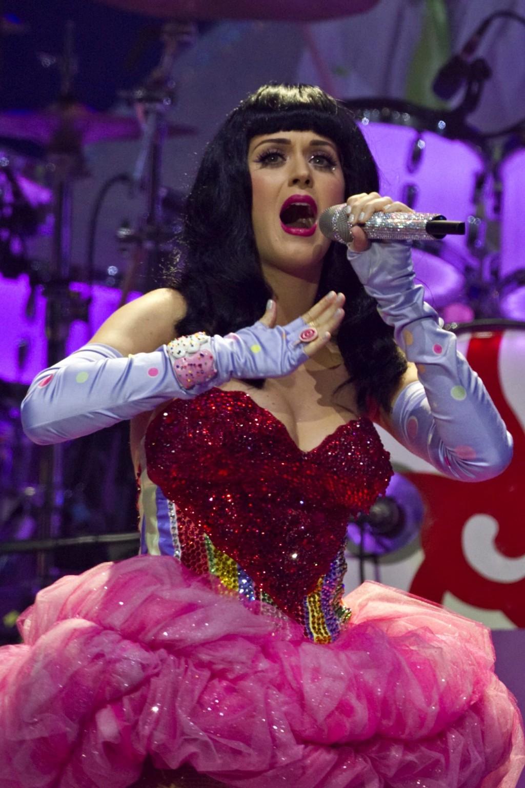 16P Katy Perry showing off huge cleavage on stage in Auckland
