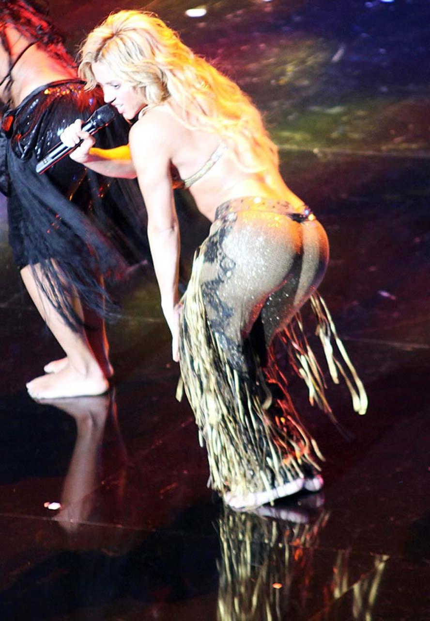 16P Shakira fucking sexy and hot ass cleavage and tits covered paparazzi photos