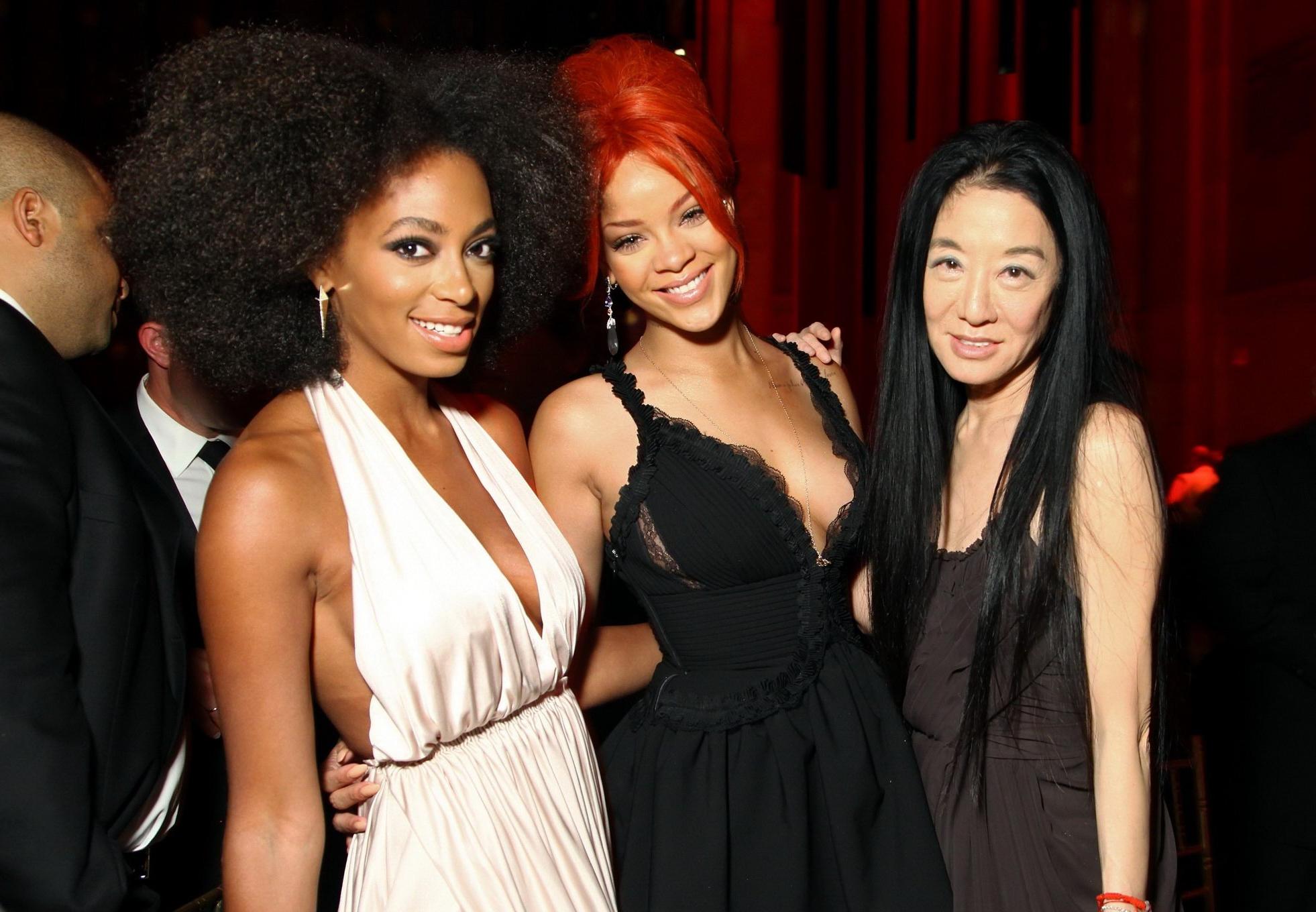 16P Rihanna showing huge cleavage downblouse at DKMS Gala