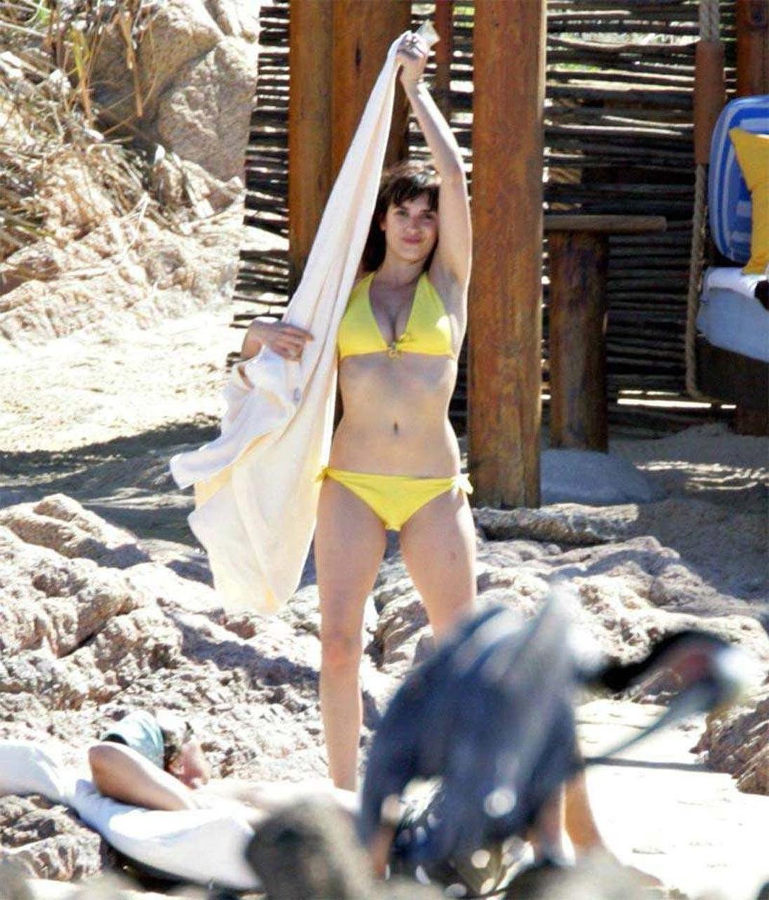 16P Penelope Cruz sexy and hot bikini and nipple slip paparazzi photos