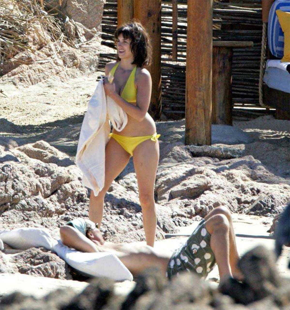 16P Penelope Cruz sexy and hot bikini and nipple slip paparazzi photos