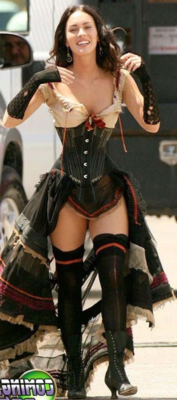 16P Megan Fox exposing her fucking sexy body and mega cleavage