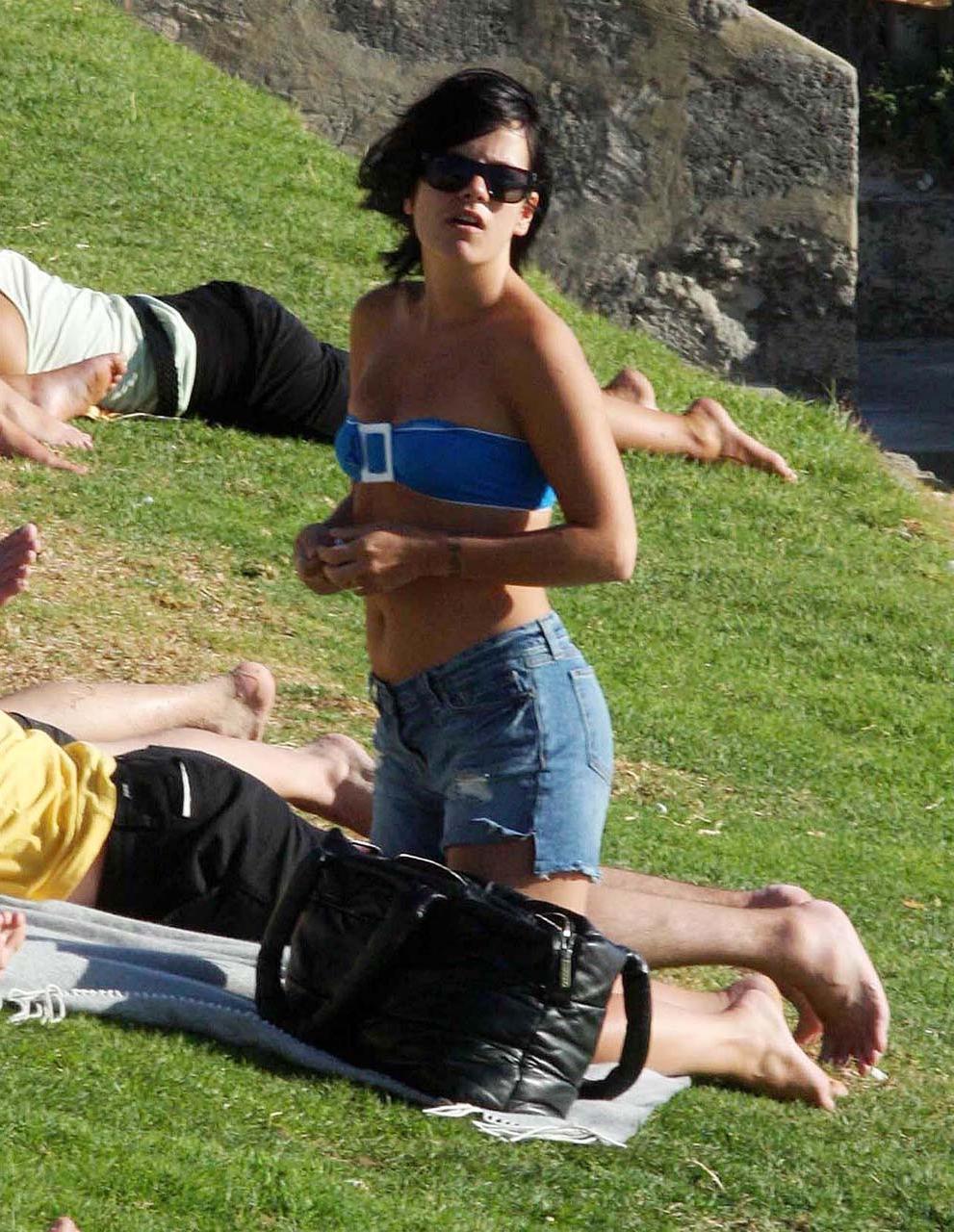 16P Lily Allen nipple slip and exposing her nice boobs on beach paparazzi pictures
