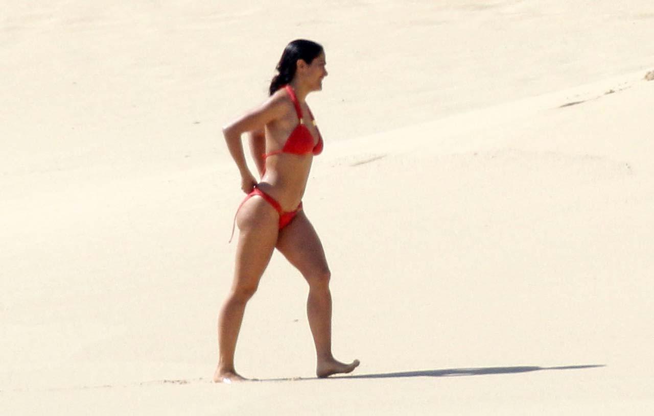 16P Salma Hayek showing huge cleavage and looking sexy in bikini paparazzi pictures