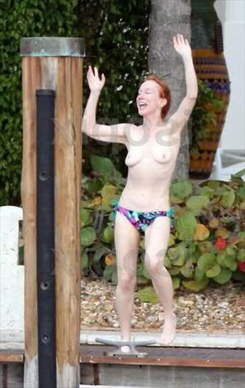 16P Kathy Griffin exposing her nice boobs topless dancing by the pool paparazzi pict