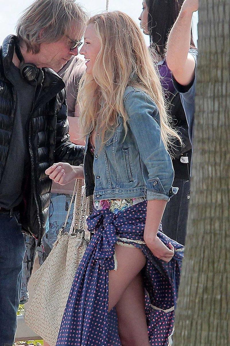 16P Blake Lively showing nice cleavage in dresses