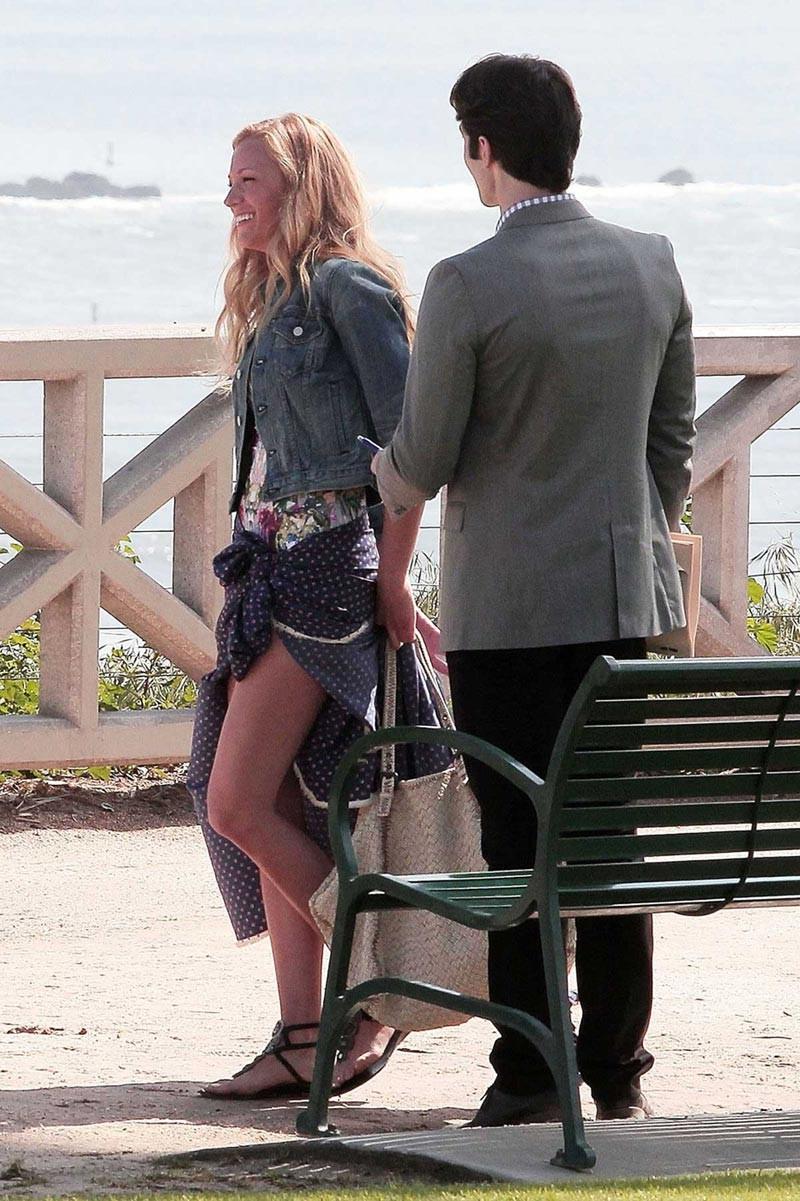 16P Blake Lively showing nice cleavage in dresses