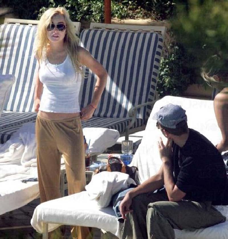 16P Lindsay Lohan big cleavage in tight dresses