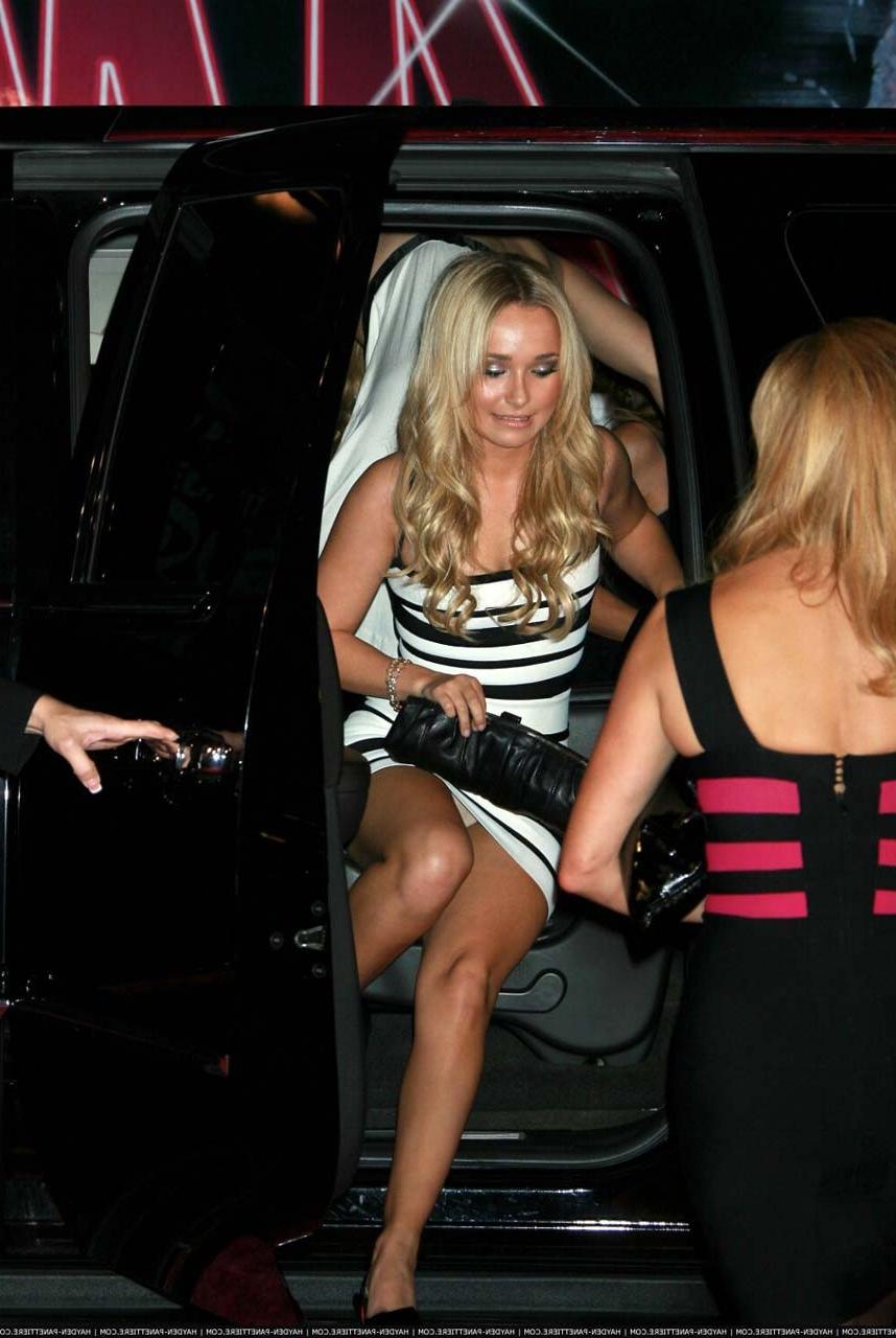 16P Hayden Panettiere exposing huge cleavage and sexy legs in evening dress