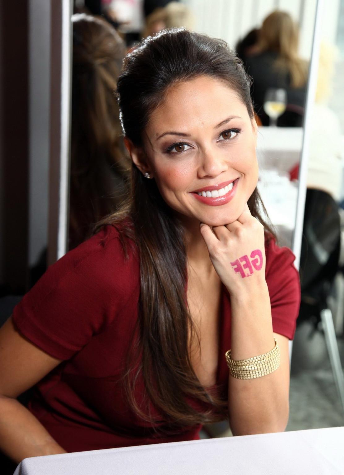 16P Vanessa Minnillo shows cleavage wearing tight dress at Girlfriends for Folate' c