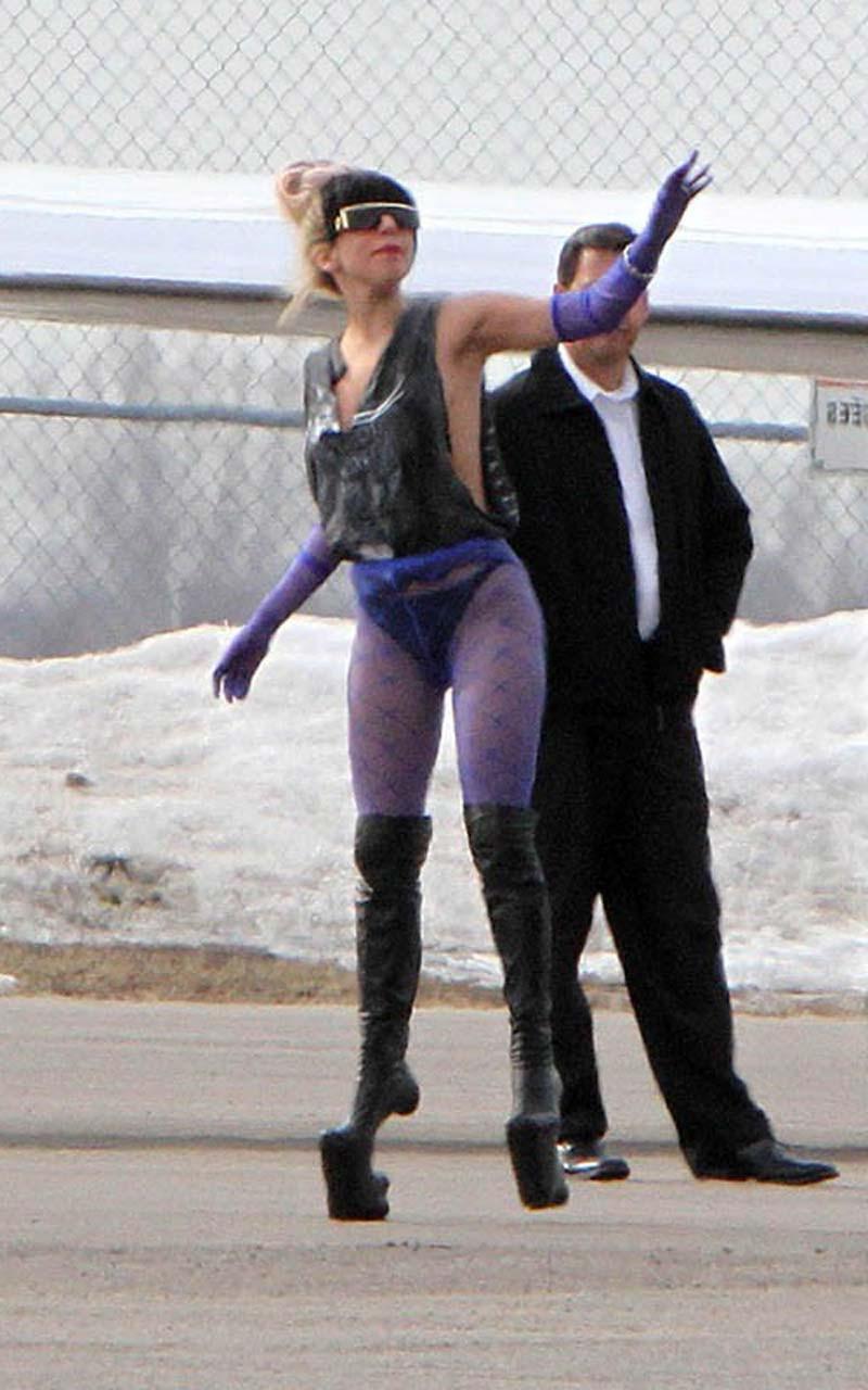 10P Lady Gaga showing her great tits in leopard print see thru outfit paparazzi pict