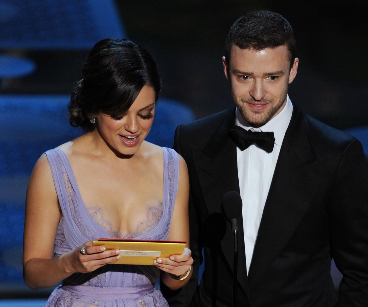 15P Mila Kunis showing nice cleavage at 83rd Annual Academy Awards