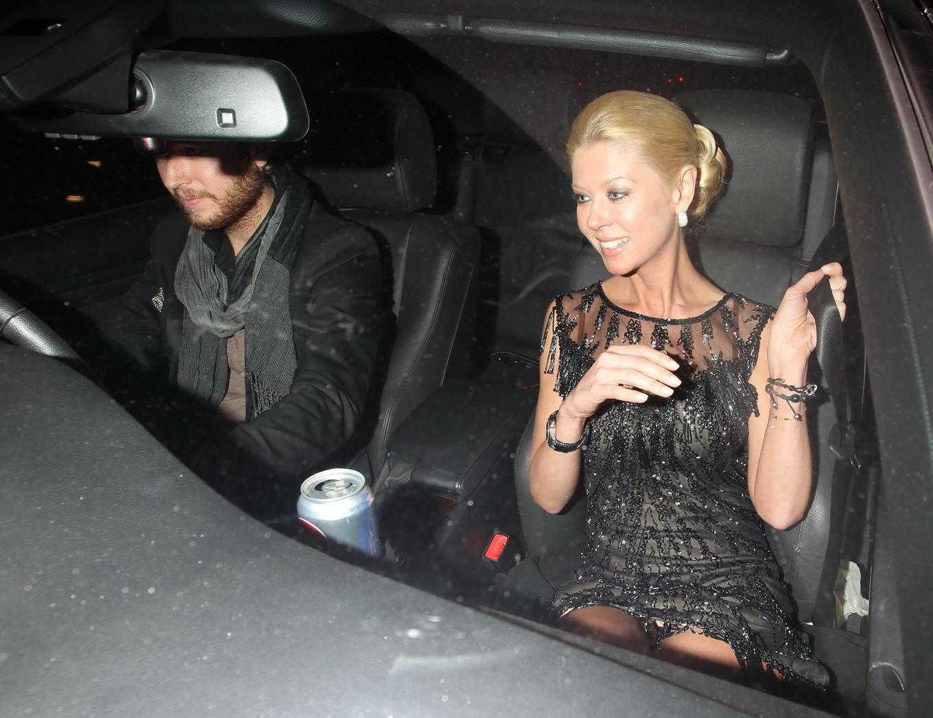 8P Tara Reid upskirt outside the Katsuya Restaurant in Hollywood