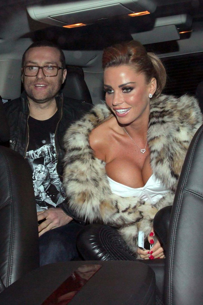 12P Katie Price Jordan showing massive cleavage paparazzi pictures