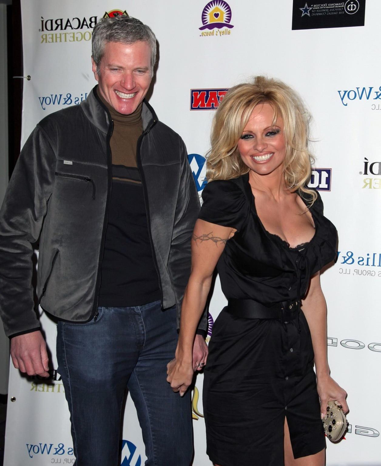 16P Pamela Anderson showing huge cleavage at Dallas SuperBash 2011