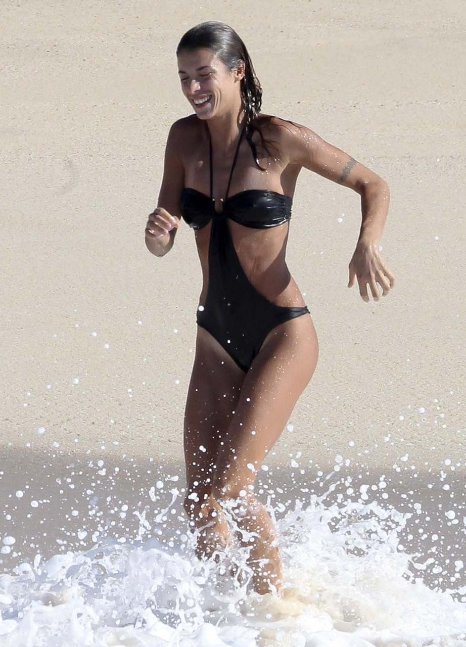 16P Elisabetta Canalis showing her great body and ass in bikini and nipple slip