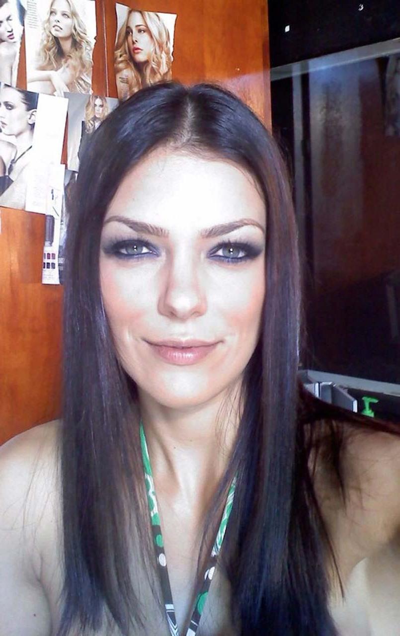 10P Adrianne Curry flashing her nipple and posing all nude on table